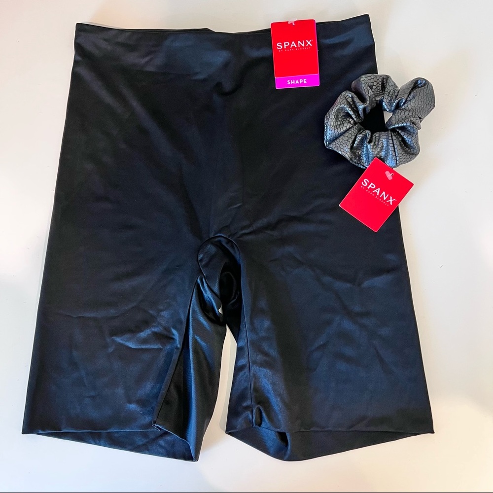 NEW Spanx all black with Spanx scrunchie